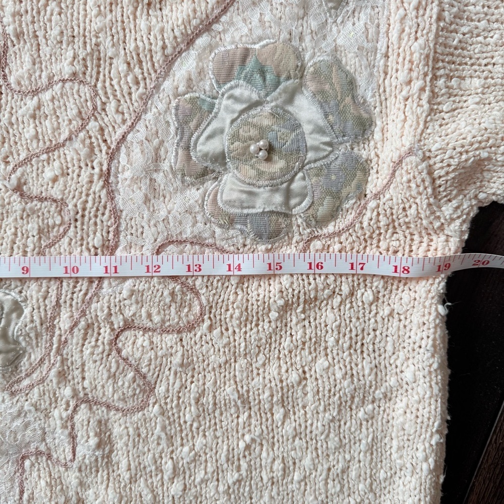 Vintage Pale Pink Floral-Appliqué Crewneck Sweater - Picture 7 of 8